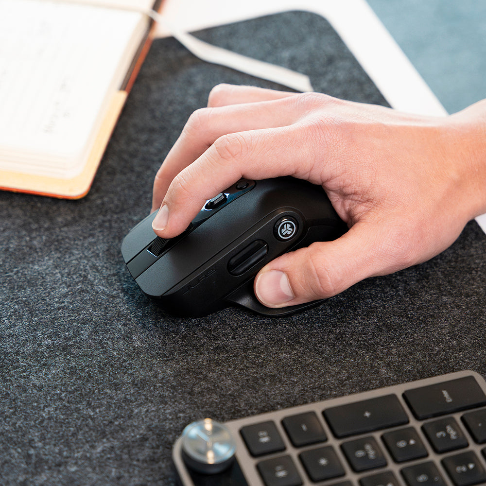 Epic Wireless Mouse 2 Black In hand